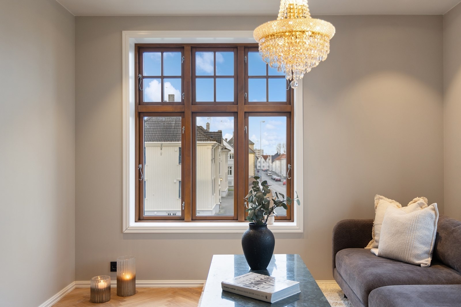 Leiligheten ligger i 2.etg + loft i horisontaldelt tomannsbolig Galleribilde