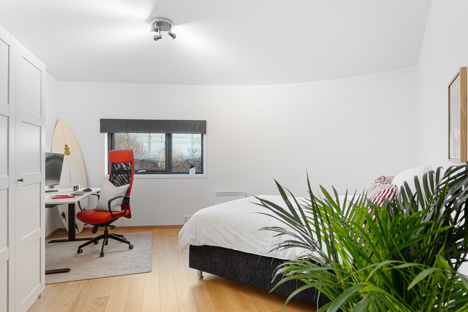 Et stort og luftig soverom! Galleribilde