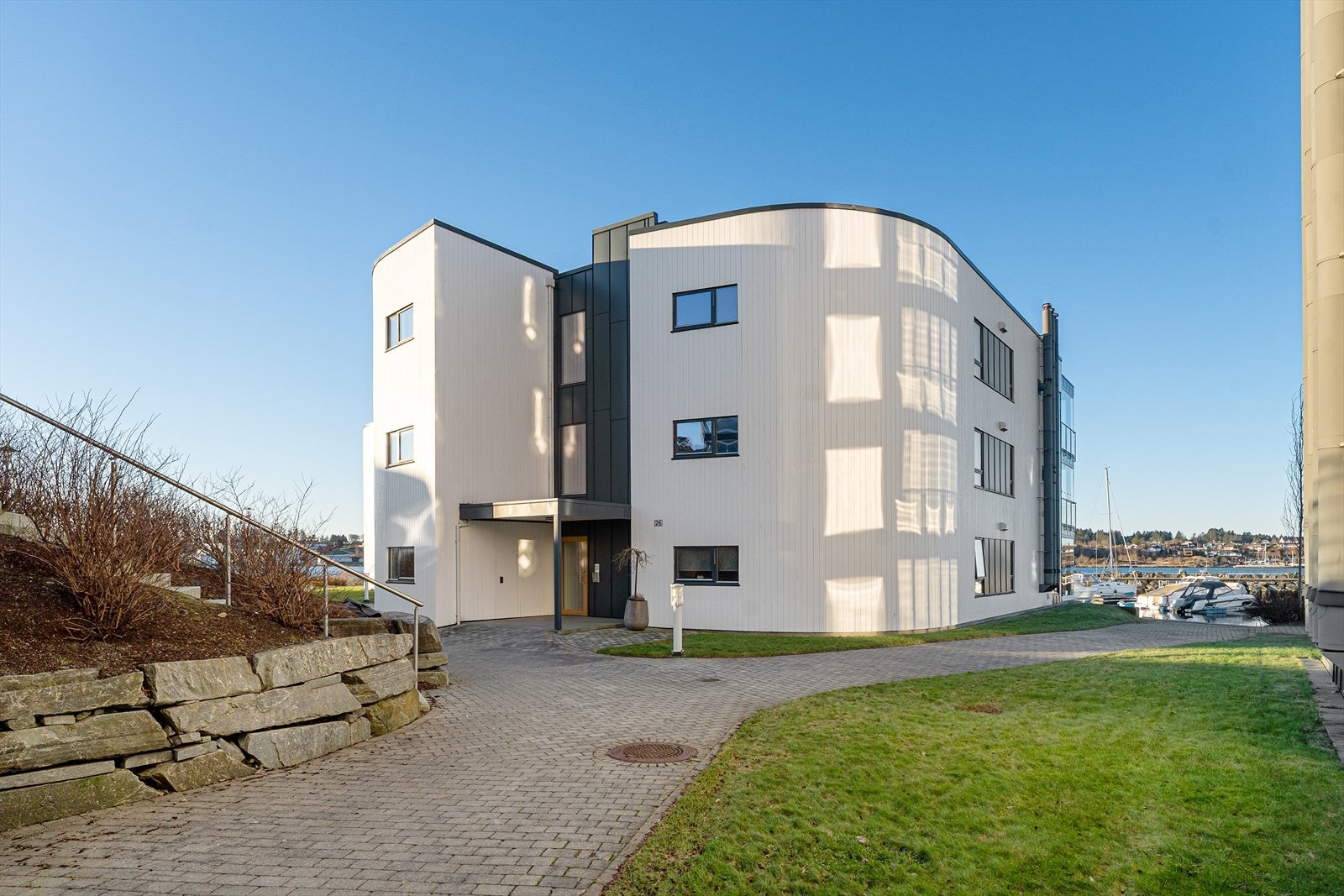 Felles inngangsparti. Galleribilde