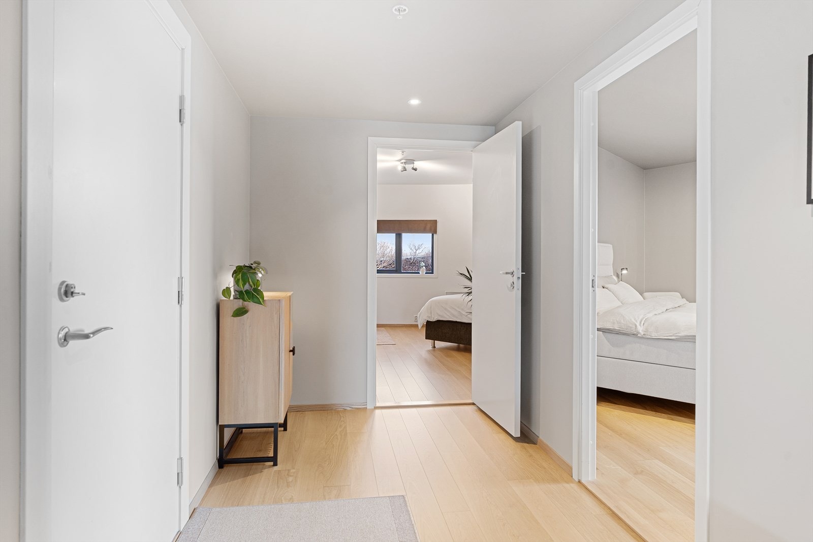 Entré/gang mot soverom. Galleribilde