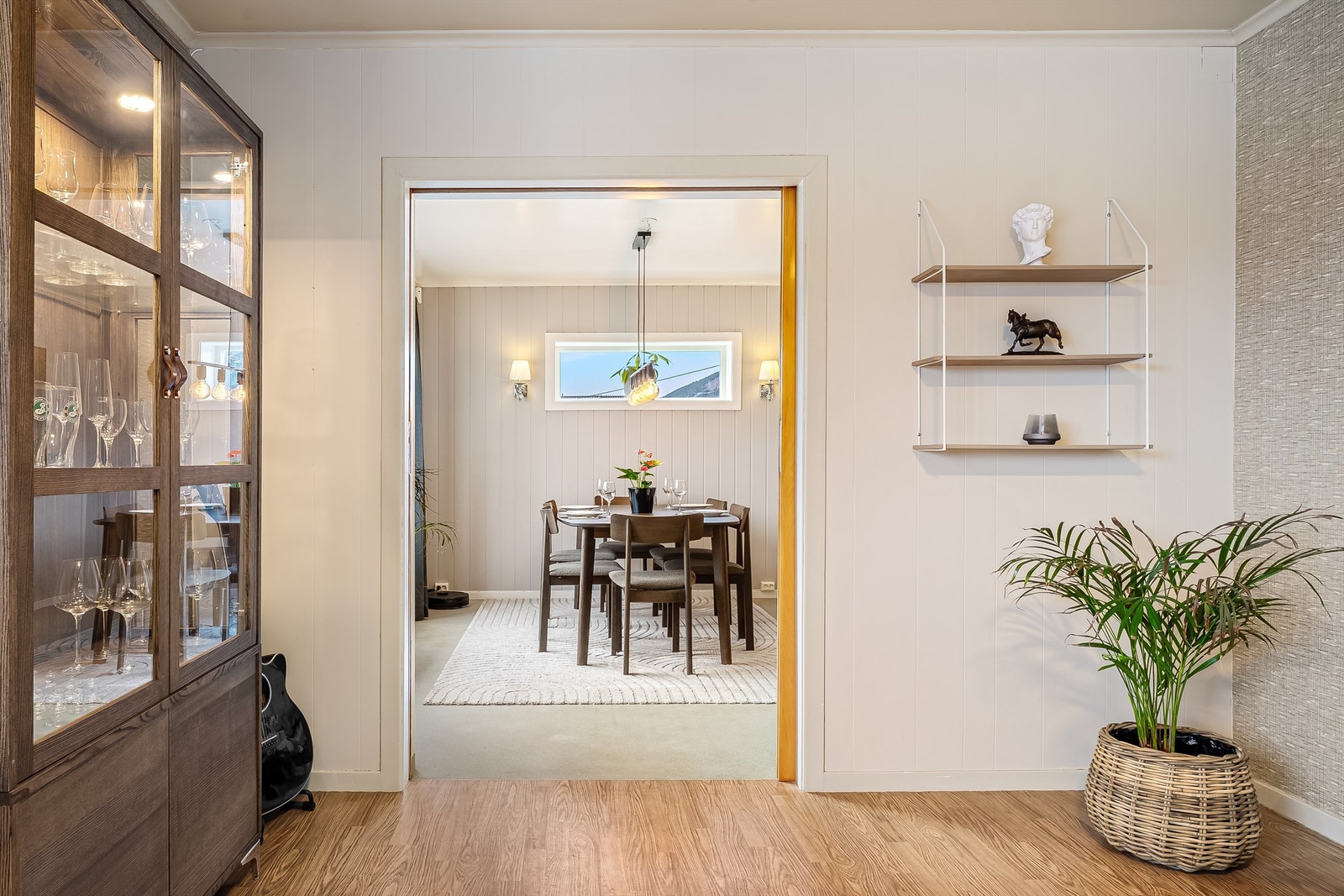 Skyvedør som skiller stuene. Galleribilde