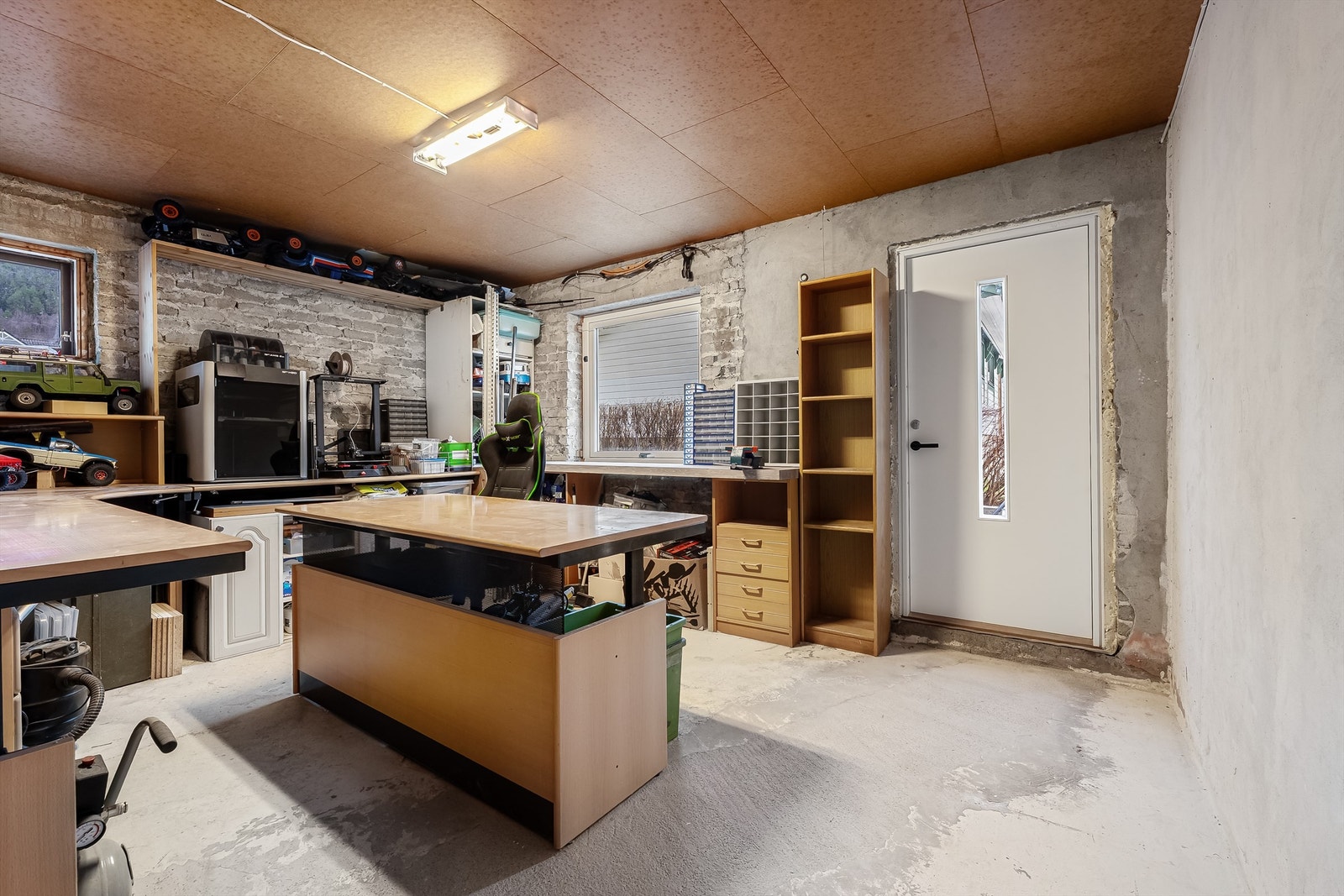 Kjellerrom med egen inngang. Galleribilde