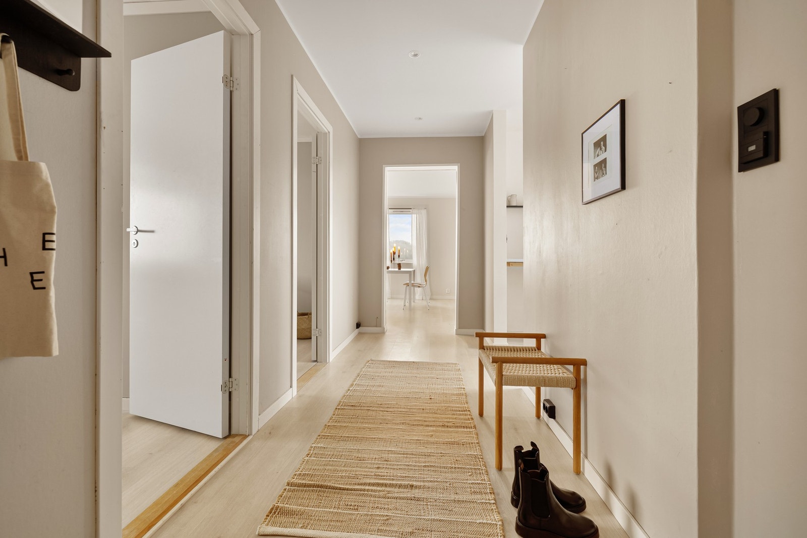 Romslig og innbydende entré på 7,2 kvm. Galleribilde