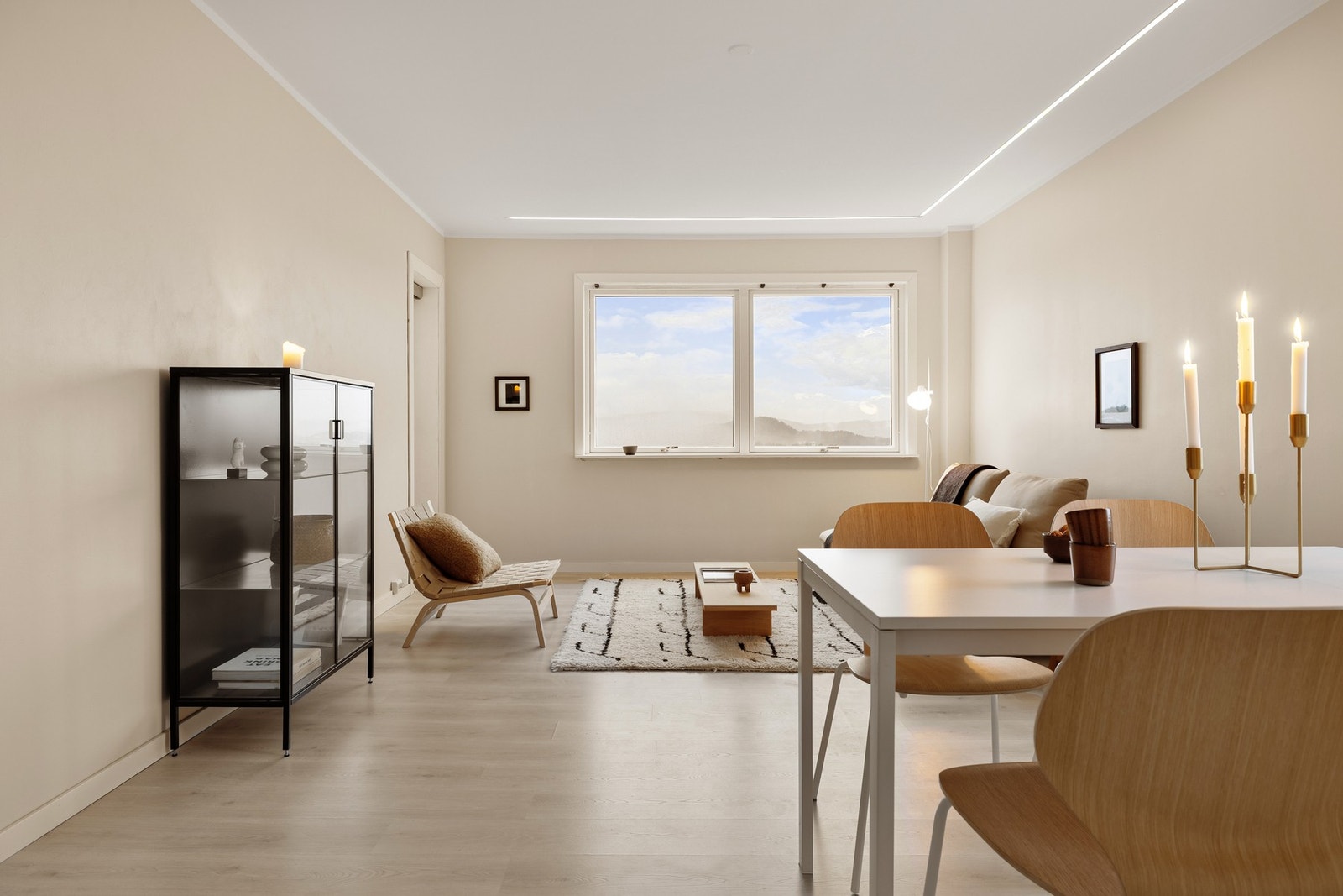 Mekleriet eiendomsmegling v/Daniel Rye har gleden av å presentere Hesjaholtveien 42. Foto: Fotograd Nathalie Reinholdtsen. Galleribilde