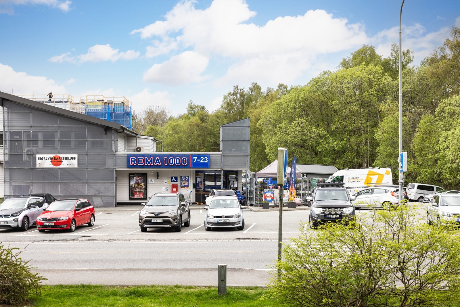 Nærmeste dagligvarebutikk er Rema 1000. Galleribilde