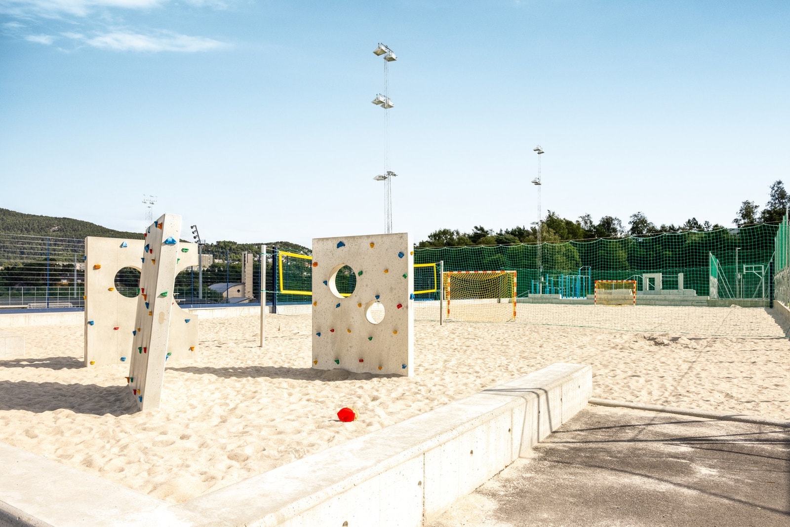 Her finner man også sandvolleyballbane. Galleribilde