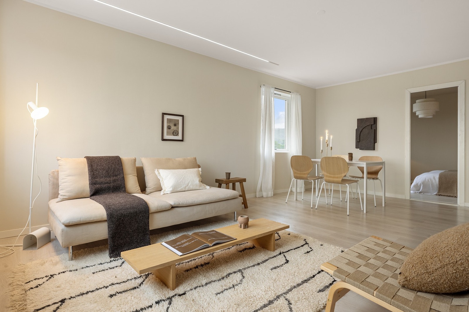 Grunnpakke tv og internett er inkludert i felleskostnadene. Galleribilde