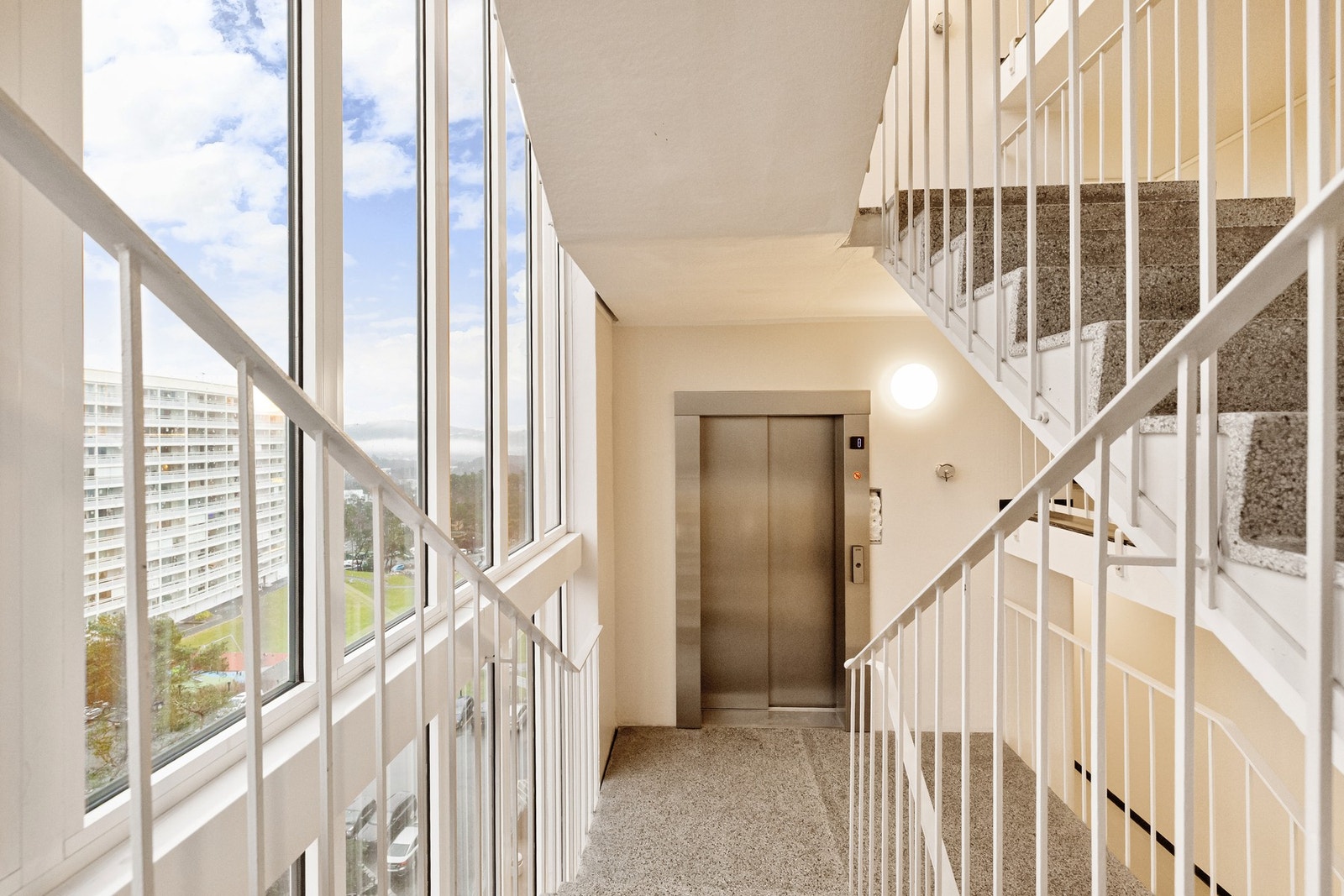 Det er heis i bygget. Galleribilde