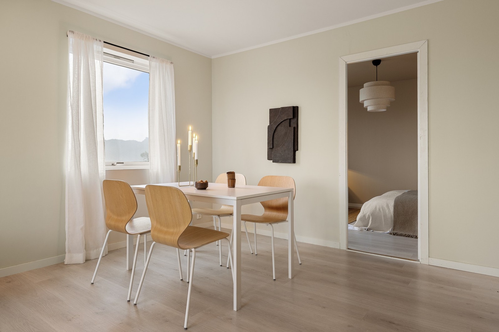 Flott utsikt fra stuevindu. Galleribilde