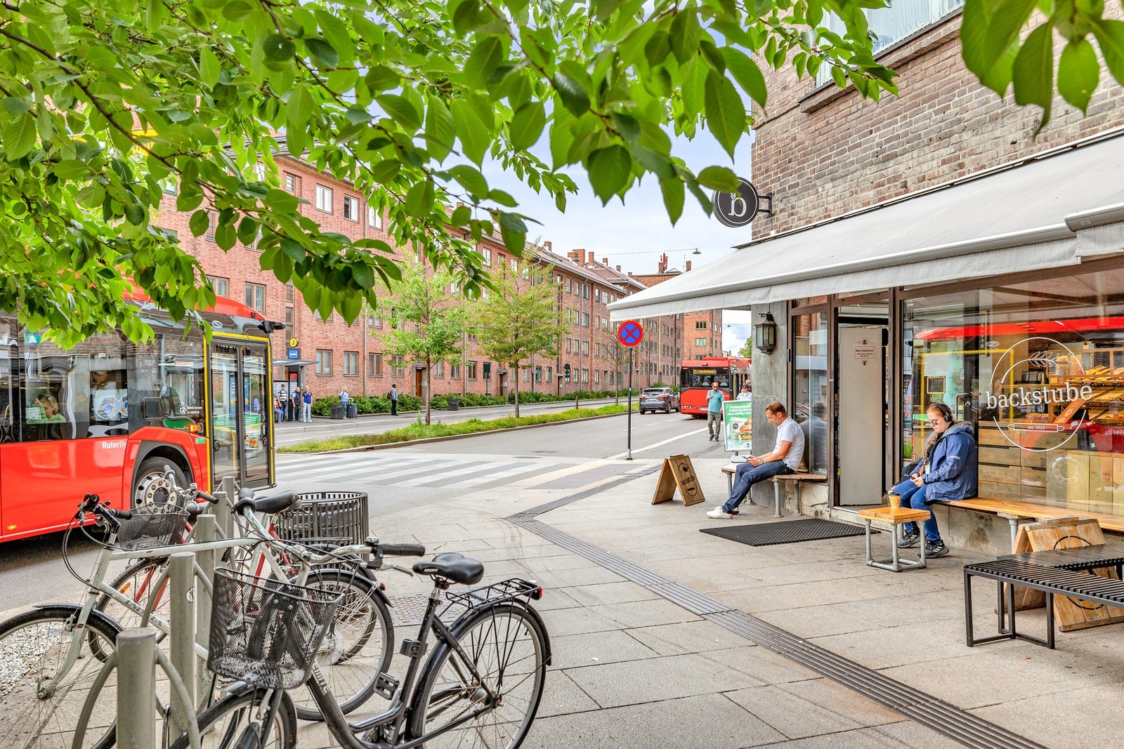 Her bor du med enkel tilgang til trikk, buss og T-bane, med hyppige avganger i alle retninger. Galleribilde