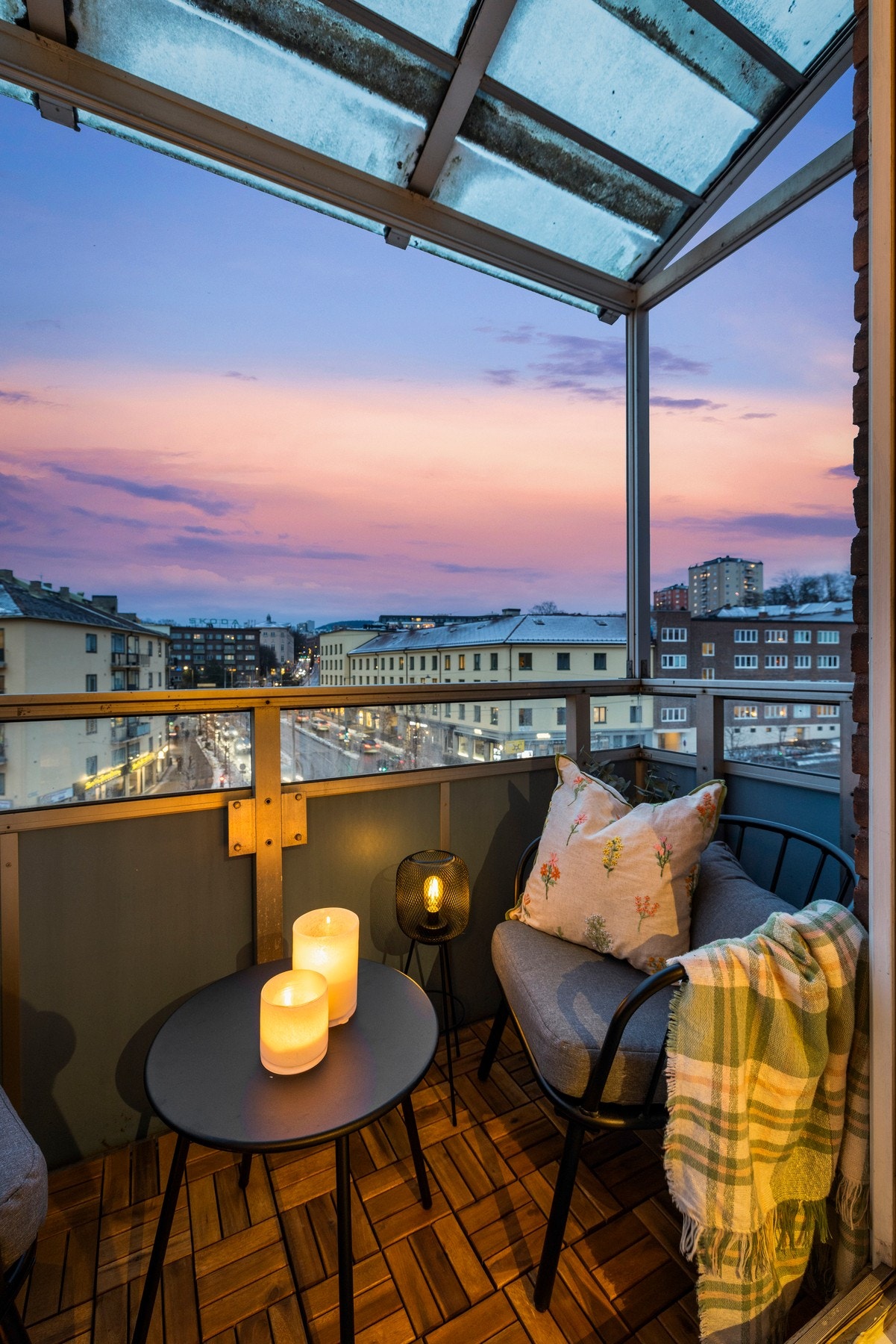 Her bor du med nærhet til Grünerløkka og flere populære grøntområder som Botanisk hage, Tøyenparken og Sofienbergparken, samt Carl Berner. Galleribilde