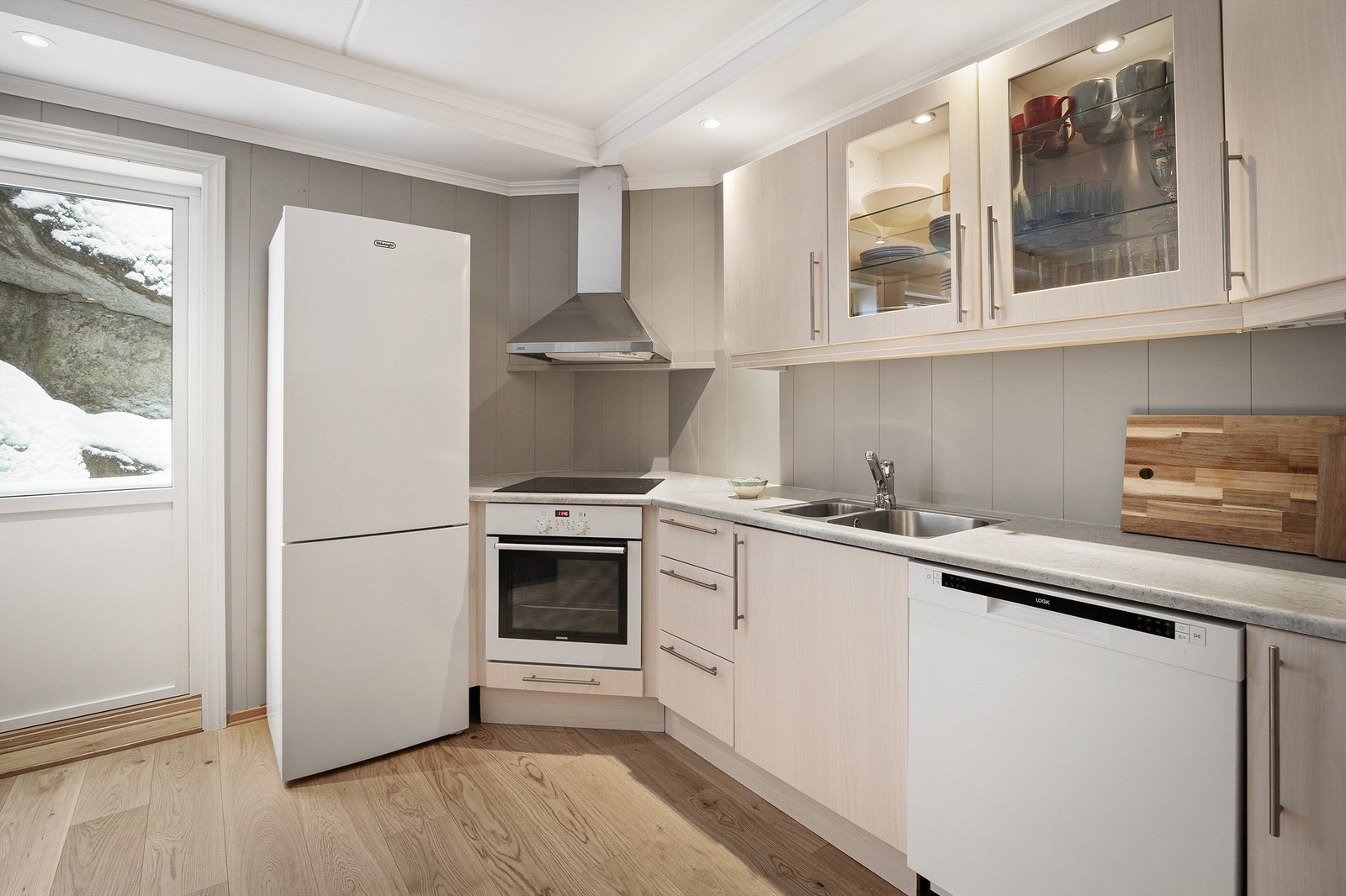 Kjøkkenet har medfølgende hvitevarer Galleribilde