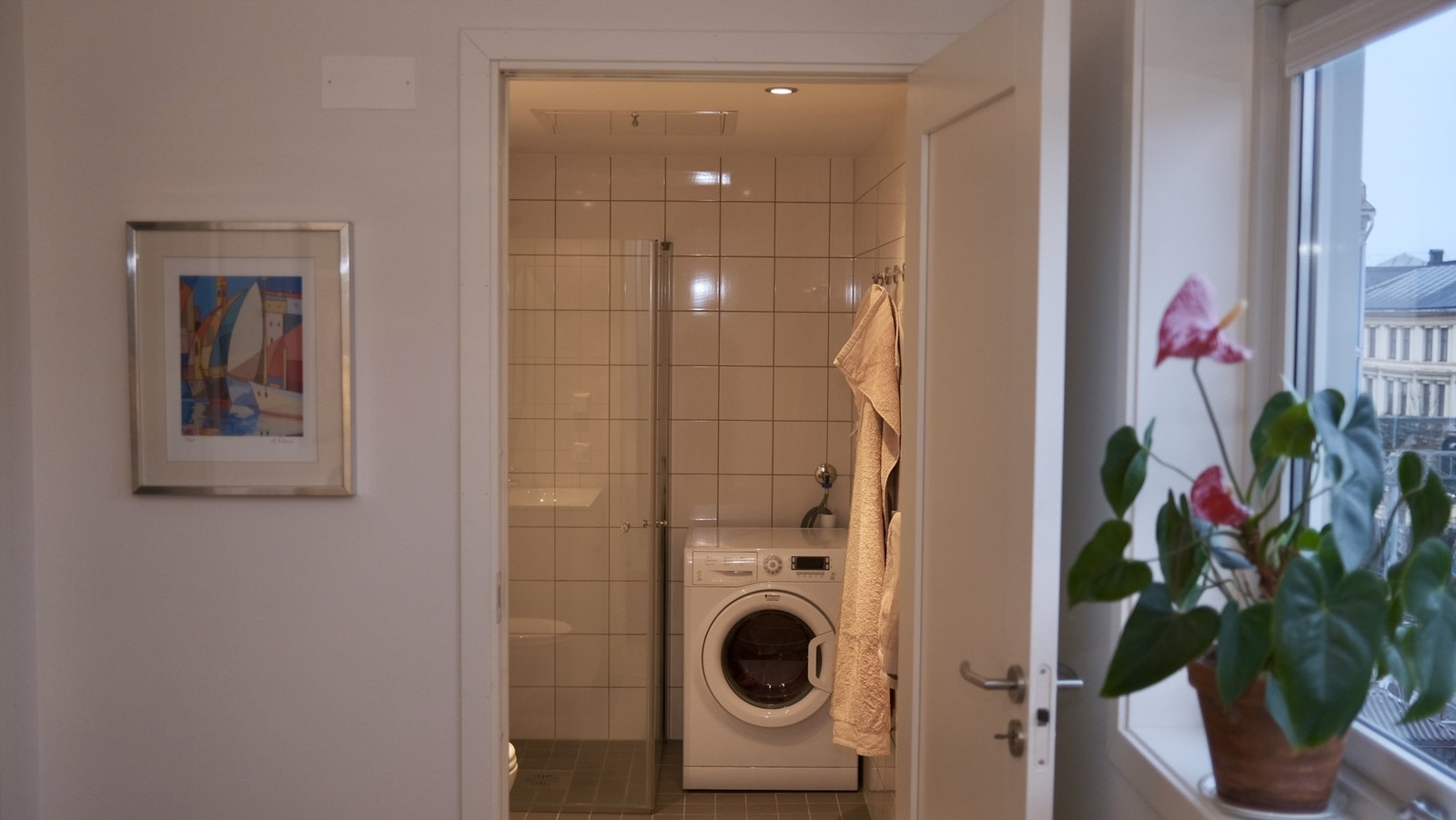 Fra entre og inn til badet Galleribilde