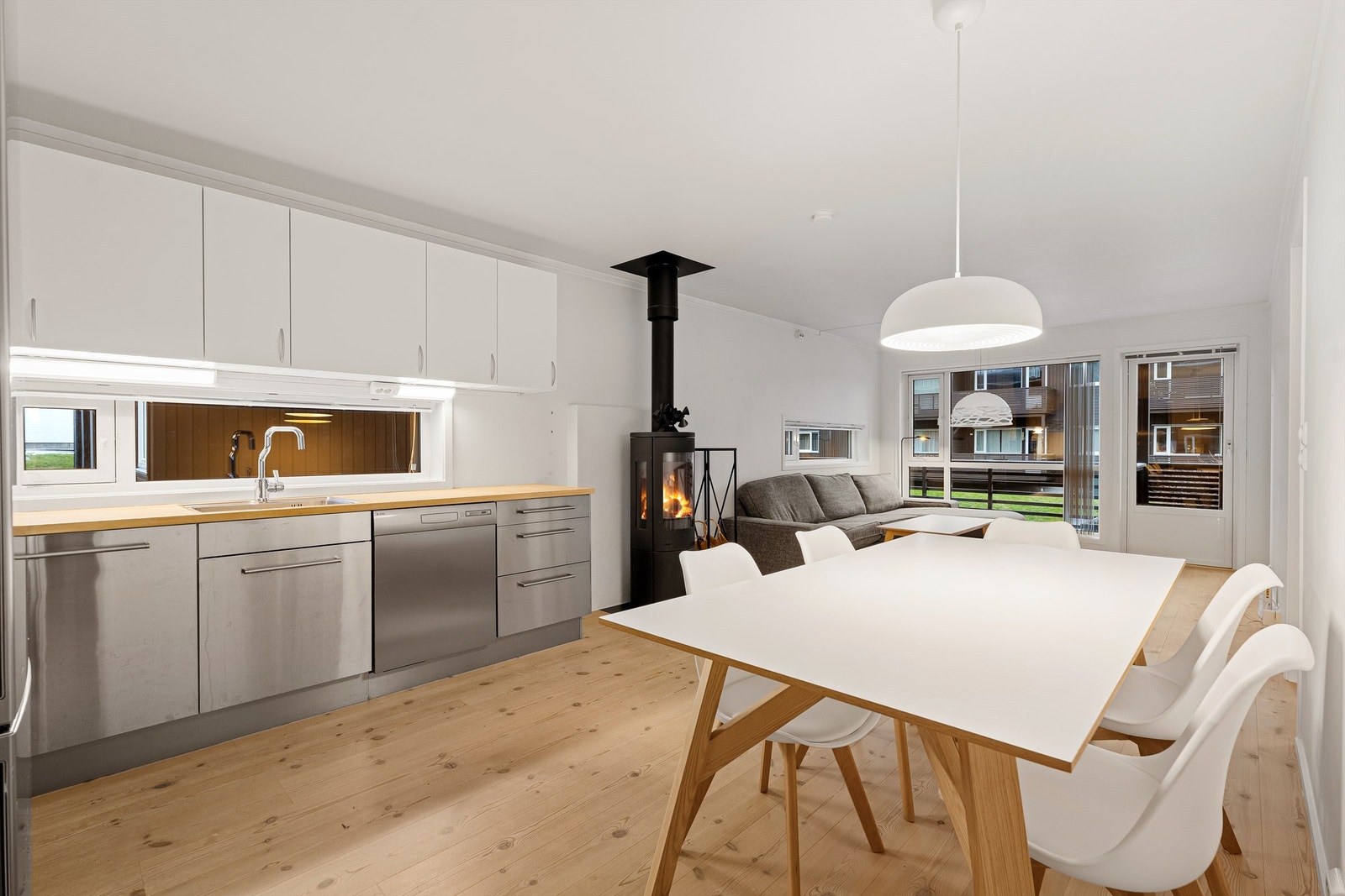 Velkommen til Odderheitunet 26 - en pen 3-roms leilighet med peis, pent kjøkken og balkong. Galleribilde