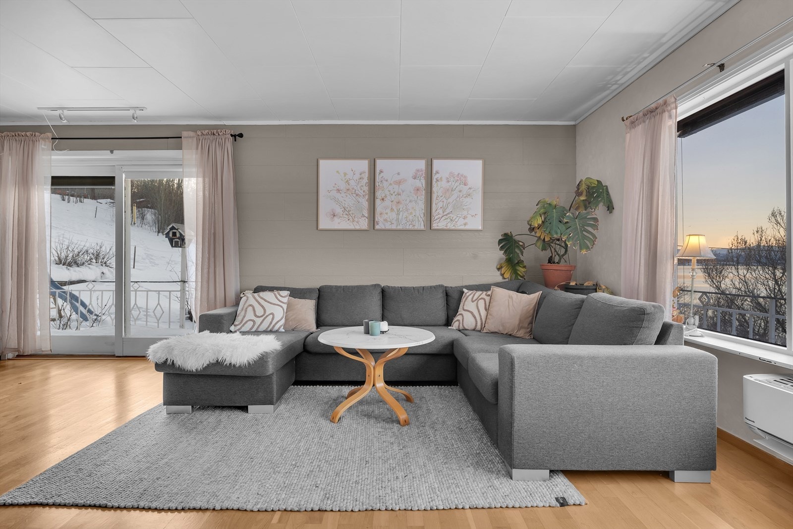 Utgang til veranda fra stue Galleribilde