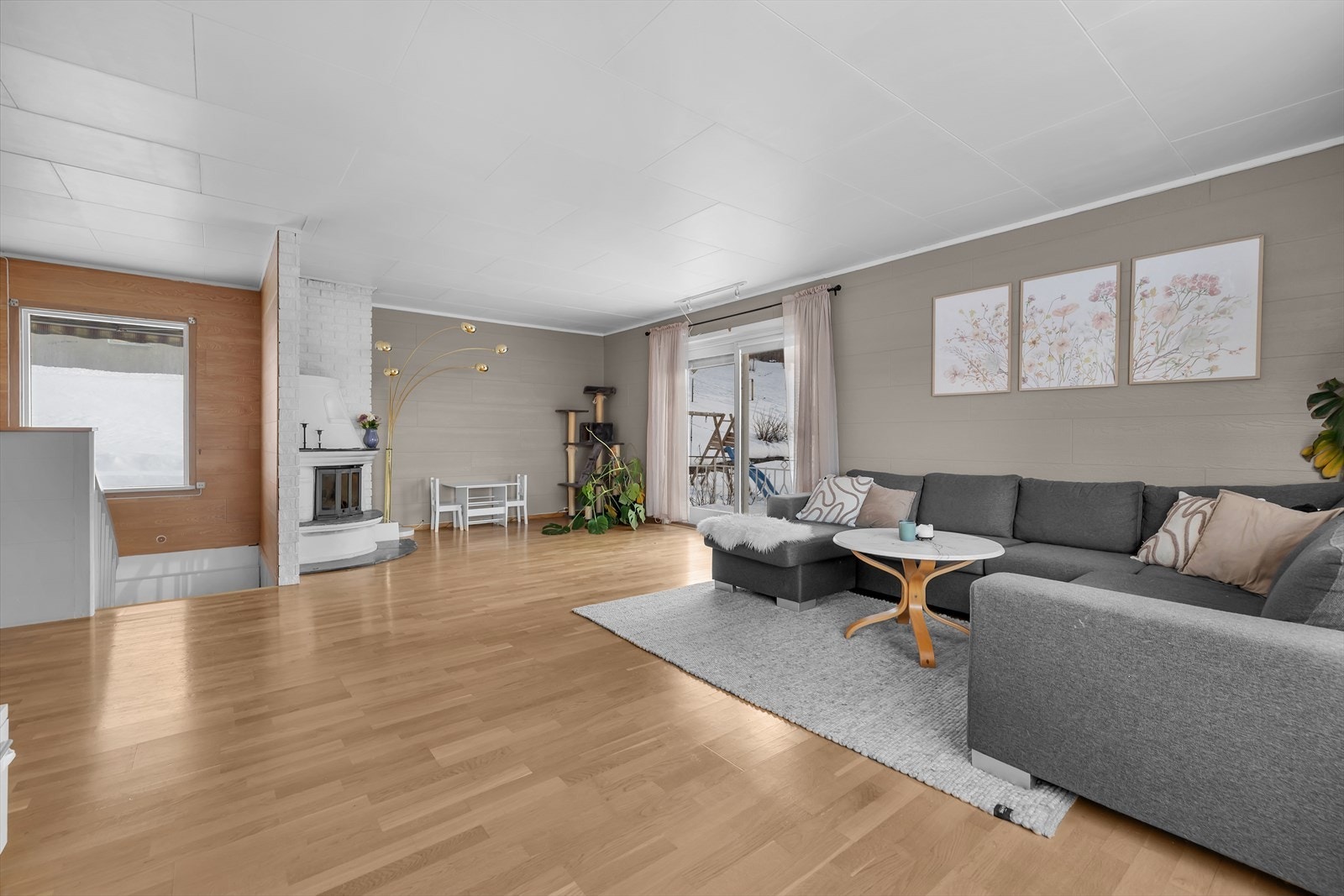 Stor stue med flere møbleringsmuligheter Galleribilde