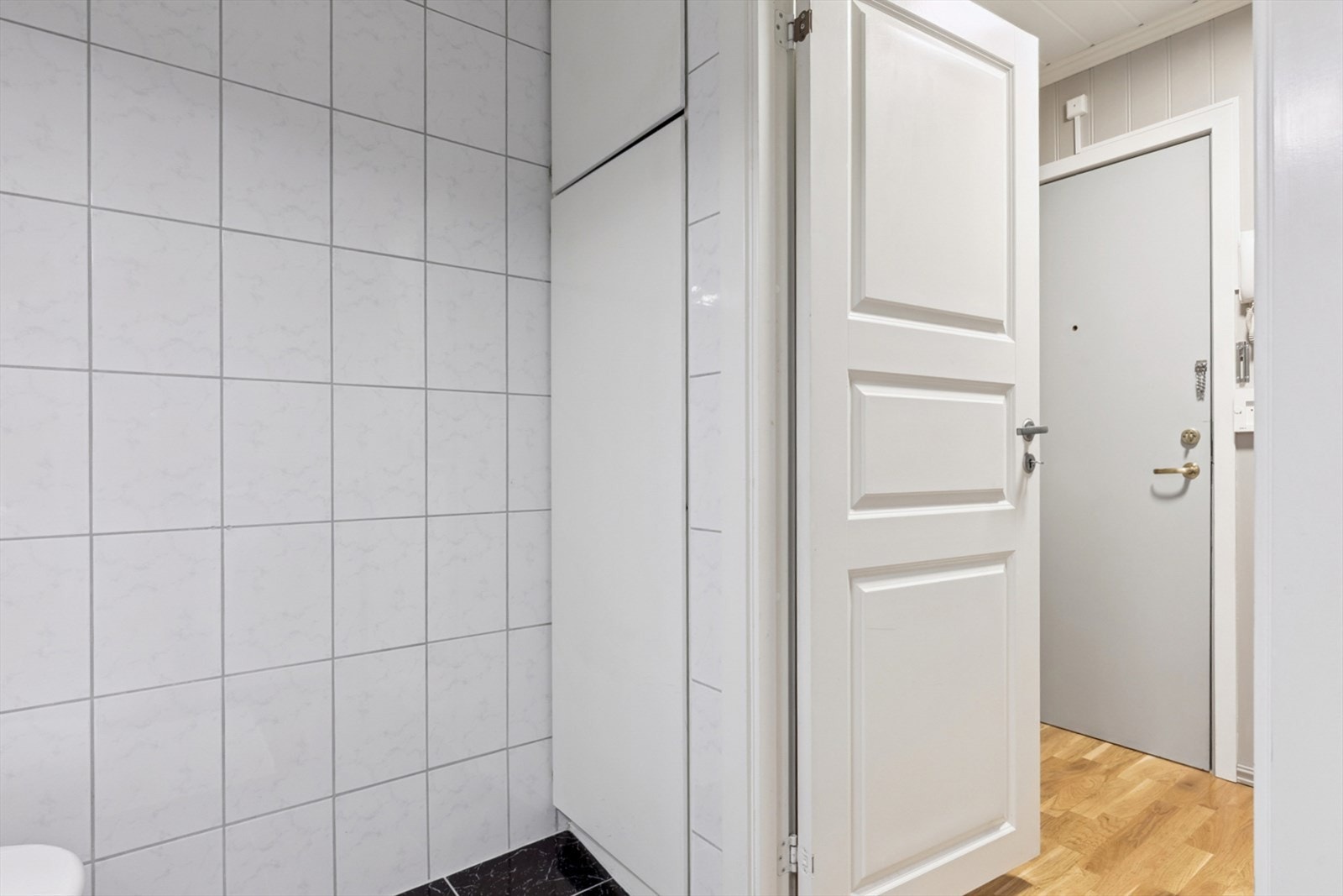 En ny, takmontert varmekilde fra 2024 gir komfortabel varme på badet. Galleribilde