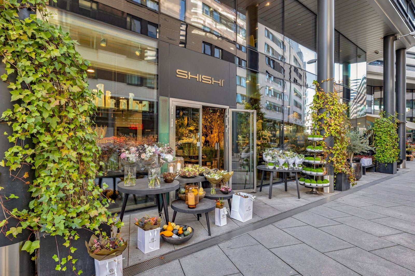 Maschmanns matmarked, bank, postkontor, vinmonopol, treningssenter som Evo og SATS. Galleribilde