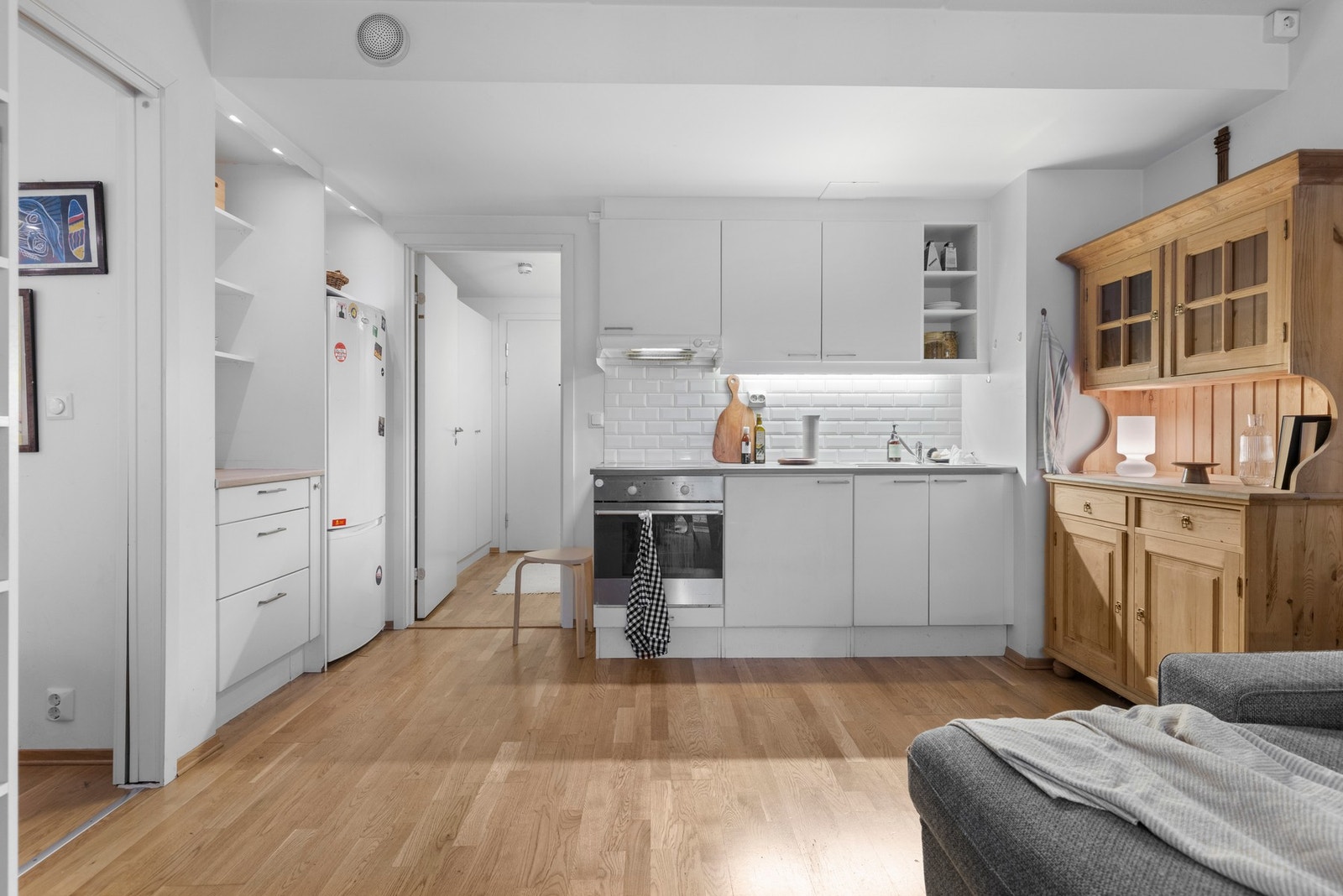 Planløsningen gjør stuen velegnet både for avslapning og sosiale sammenkomster Galleribilde