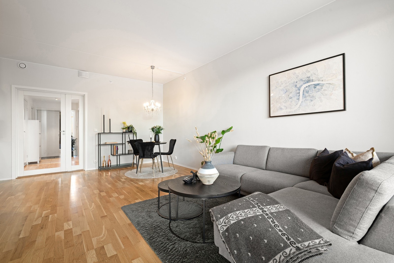 Det er fjernvarme og balansert ventilasjon. Galleribilde