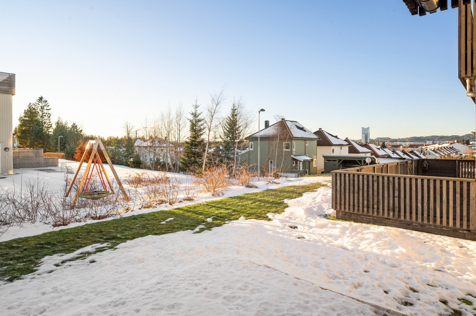 Leiligheten har utrolig god beliggenhet på Tiller. Galleribilde