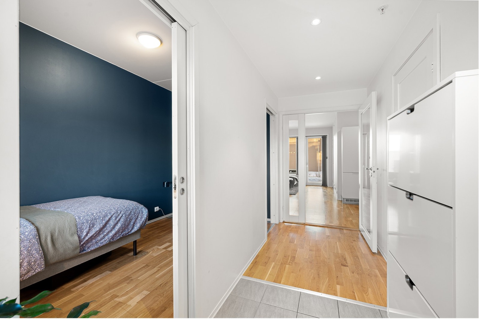 Leiligheten har lave felleskostnader som inkl. fjernvarme og TV/bredbånd. Galleribilde