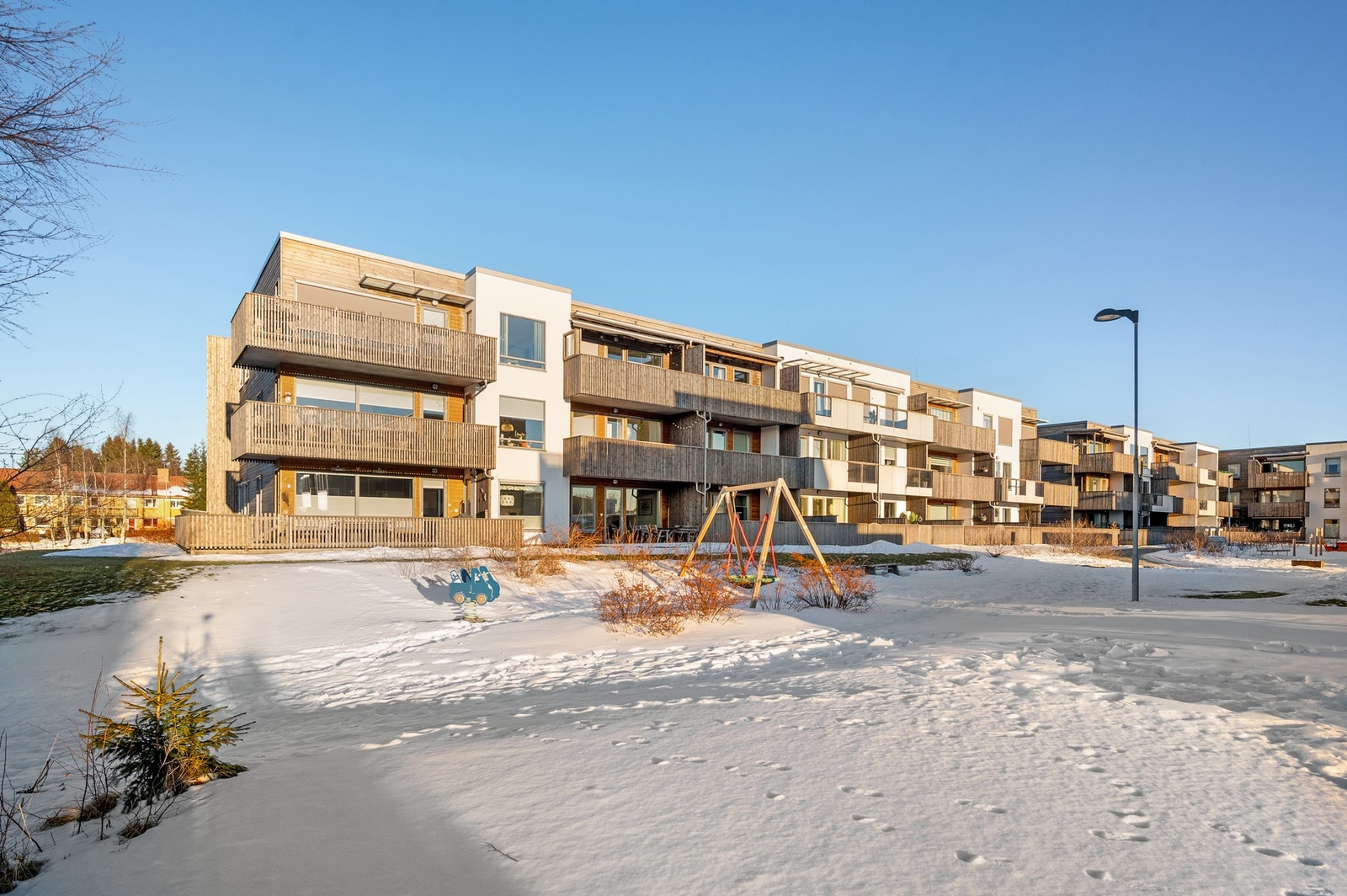 Det er flere lekeplasser og grøntområder like i nærheten. Galleribilde