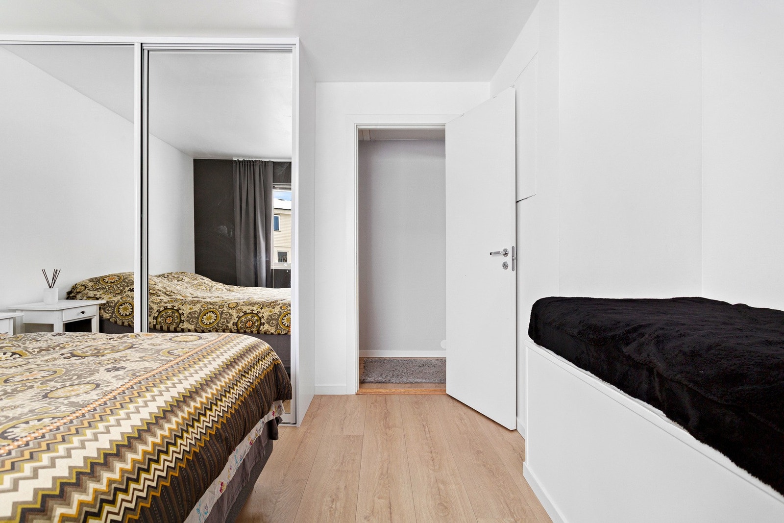 Antall rom og størrelsen på rommene gjør det enkelt å tilpasse boligen til egne behov. Galleribilde