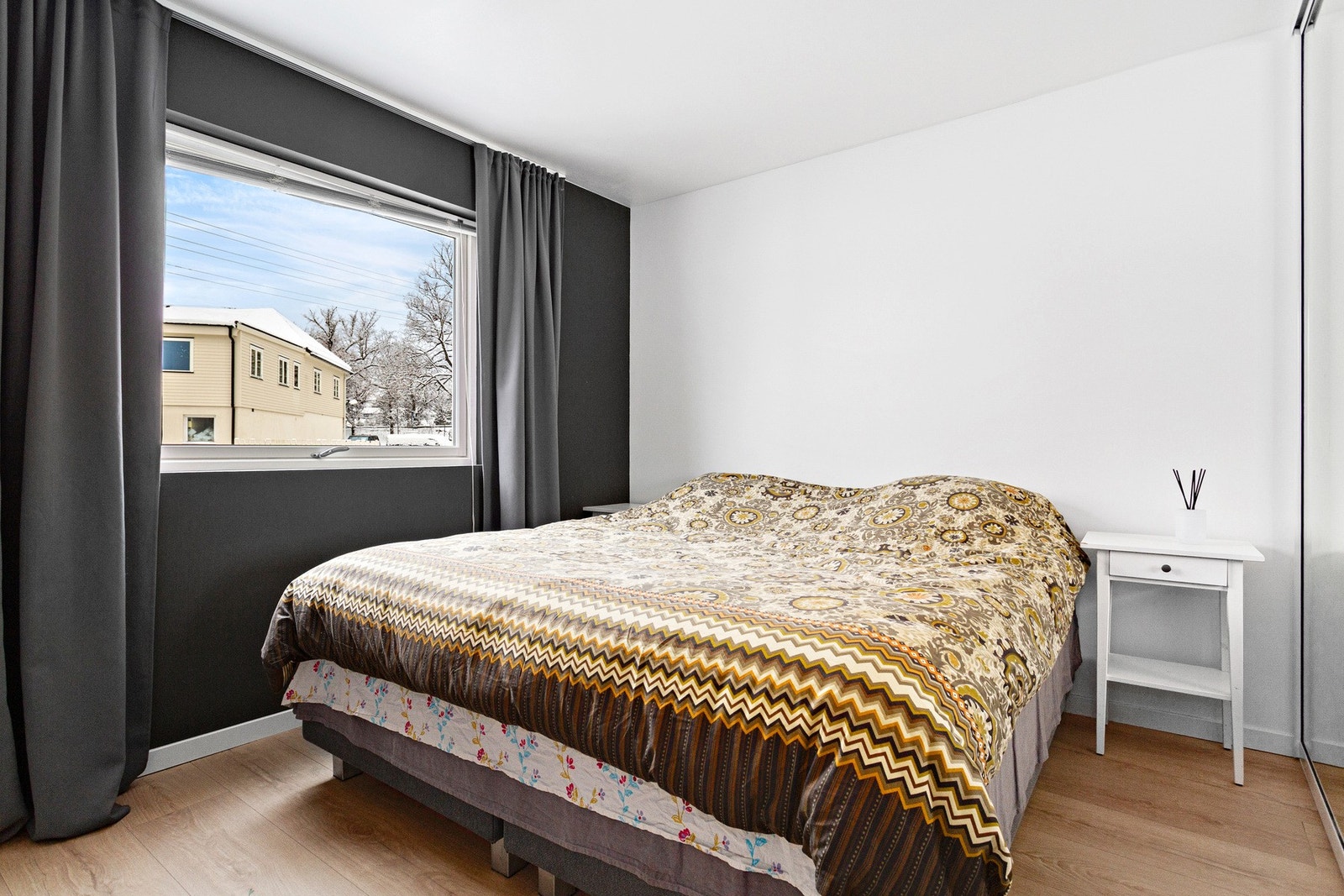 Det er tre gode soverom i boligen. Galleribilde