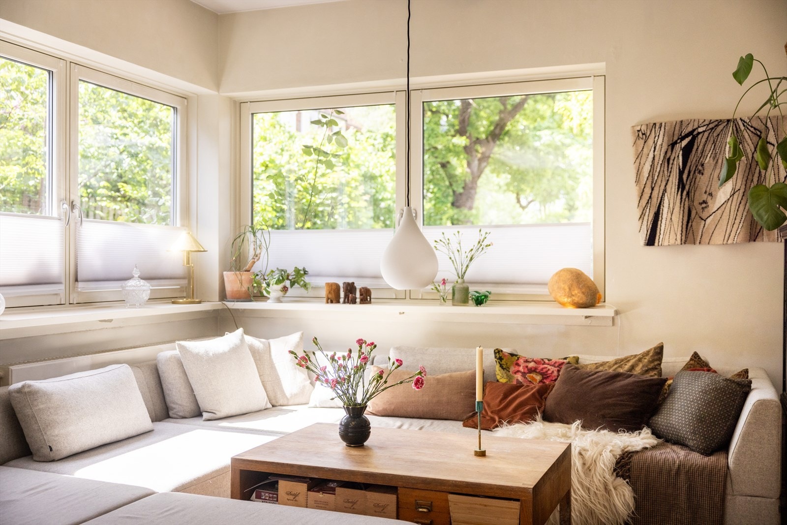 - Store vindusflater som gir rikelig med luft og lys - Galleribilde