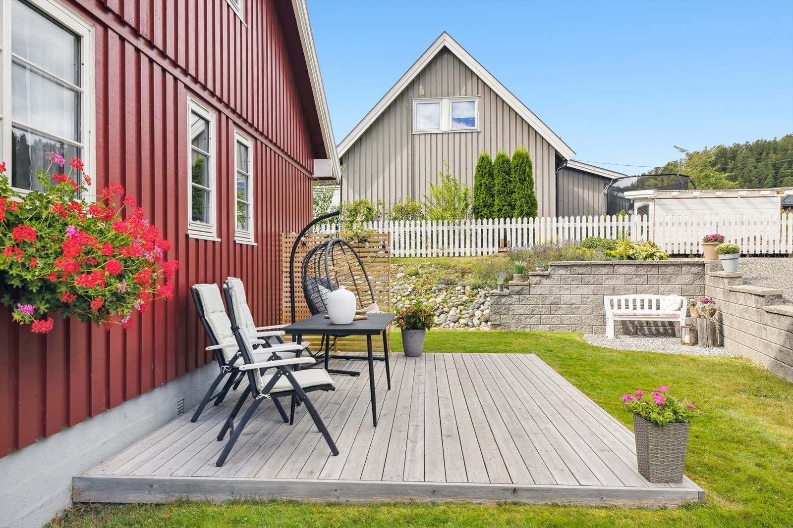 Det er flere fine uteområder ved boligen. Galleribilde