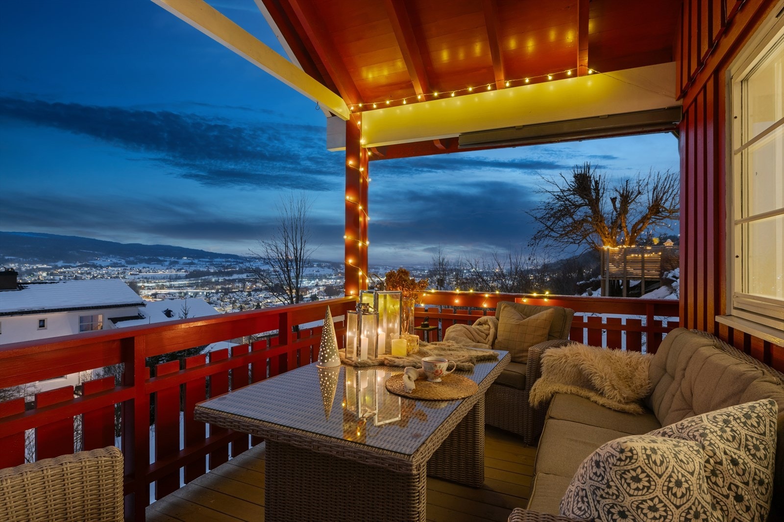 Nyt gode utsiktsforhold fra den overbygde terrassen. Galleribilde