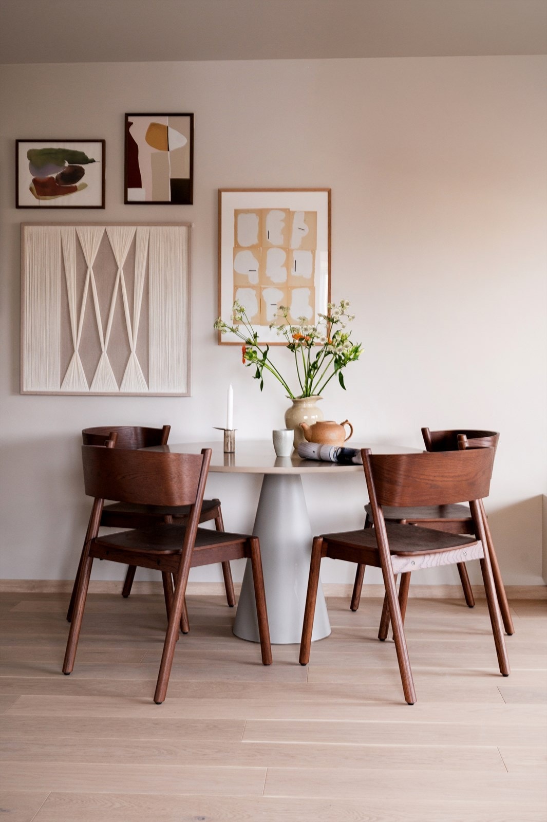 God plass til spisebord for hyggelige sammenkomster. Galleribilde