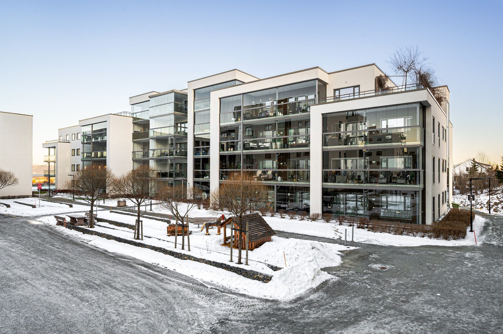 Strinda Hageby velforening byr på vakre fellesarealer som er til stor glede og hyppig brukt av beboerne. Galleribilde