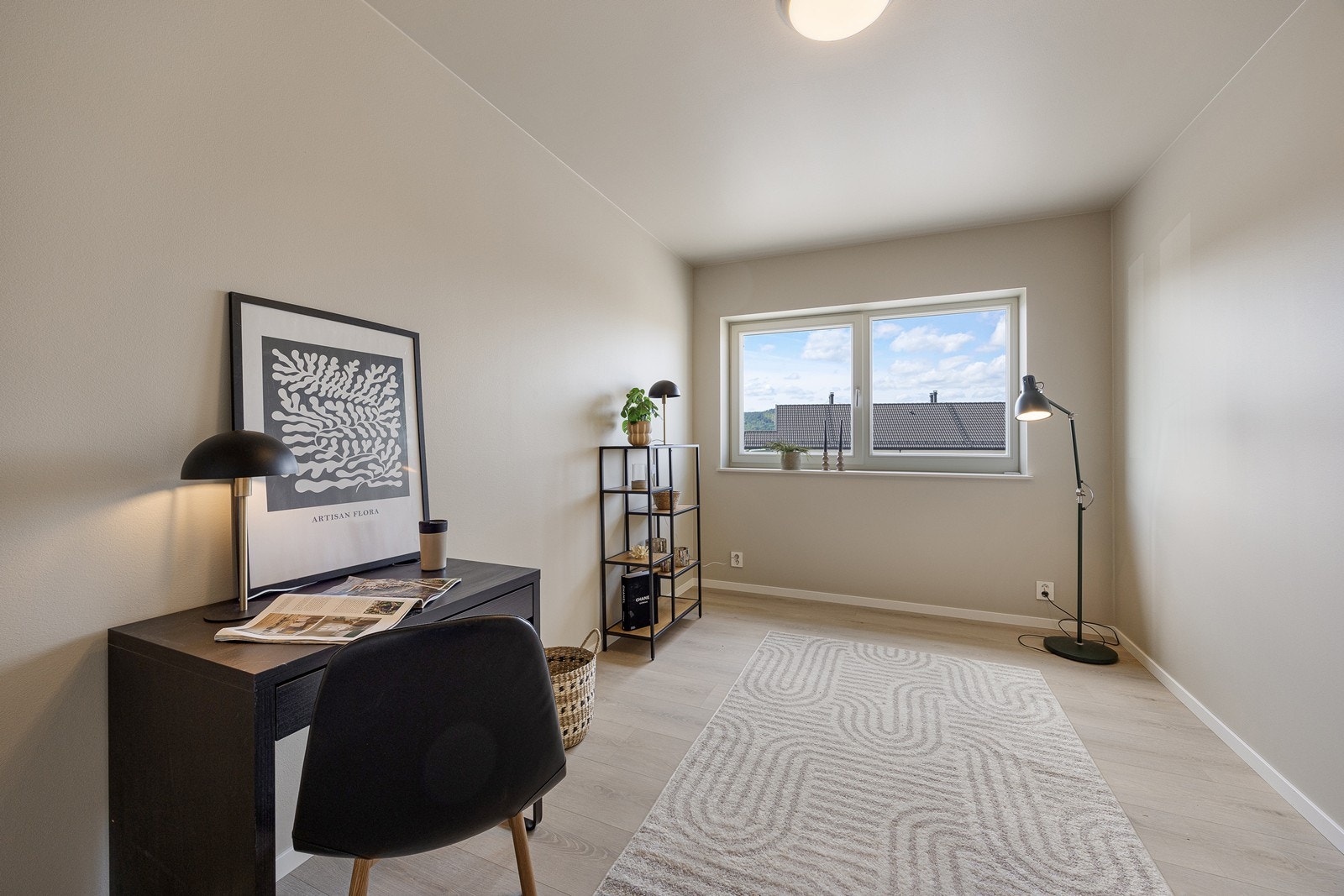 Soverom IV benyttes i dag som kontor. Rommet har god plass til seng og garderobeløsning. Galleribilde