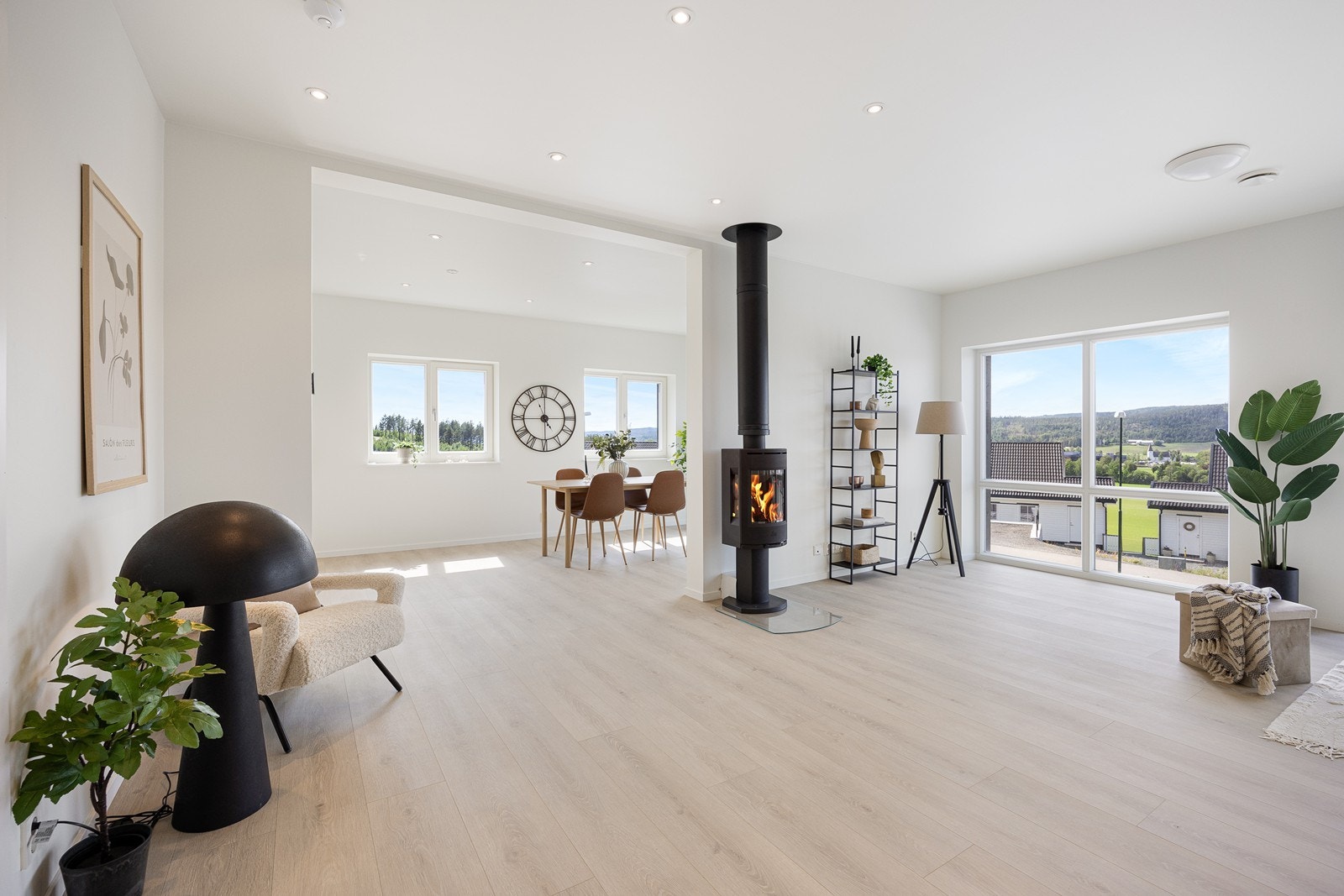 Stue og spisestue er i en delvis åpen løsning. Galleribilde