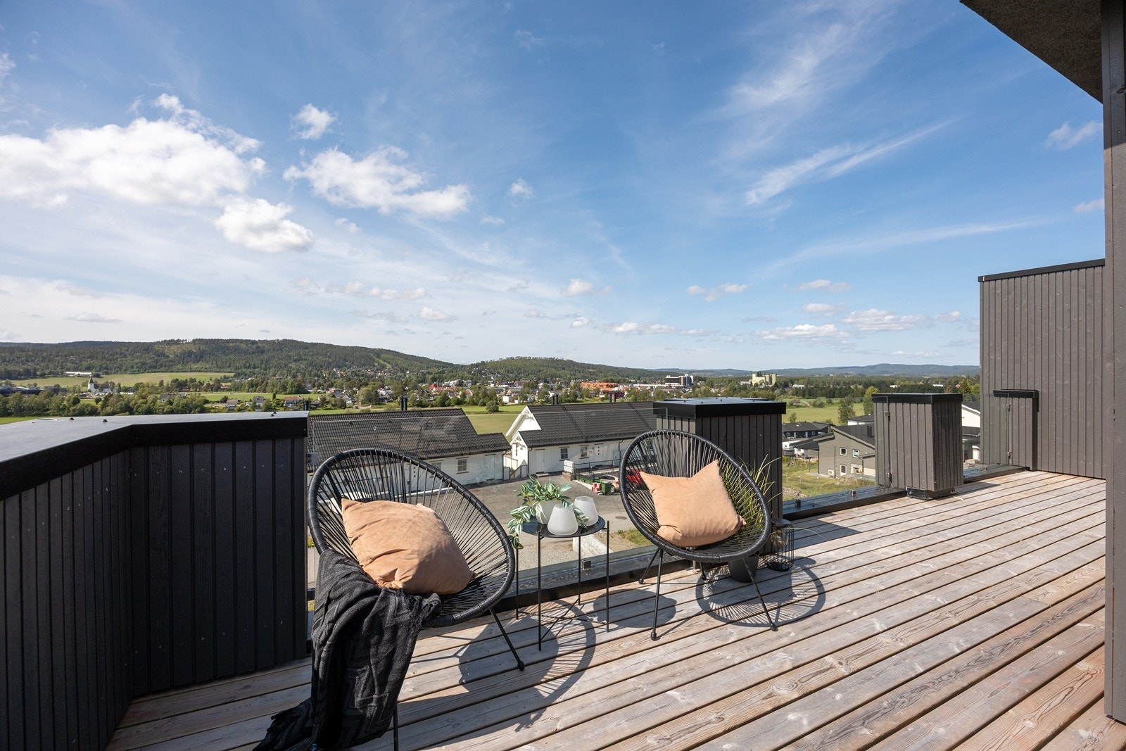 Grillmiddagen med utsyn som dette gjør det ekstra trivelig. Galleribilde