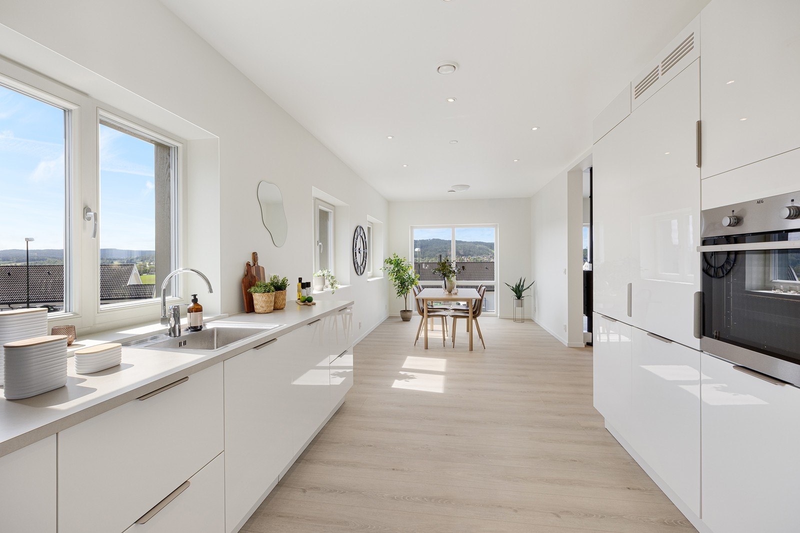 Innredningen er levert av Strai og alle hvitevarer er integrerte. Galleribilde