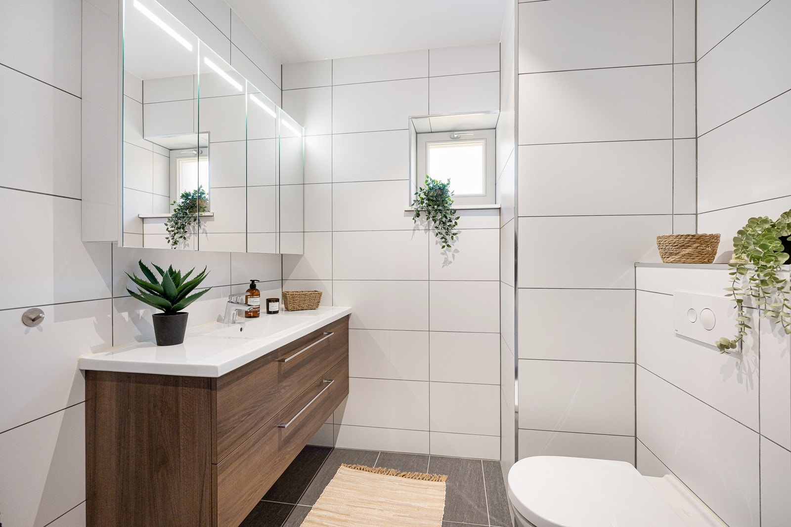 Det er behagelig gulvvarme og lekker innredning. Galleribilde