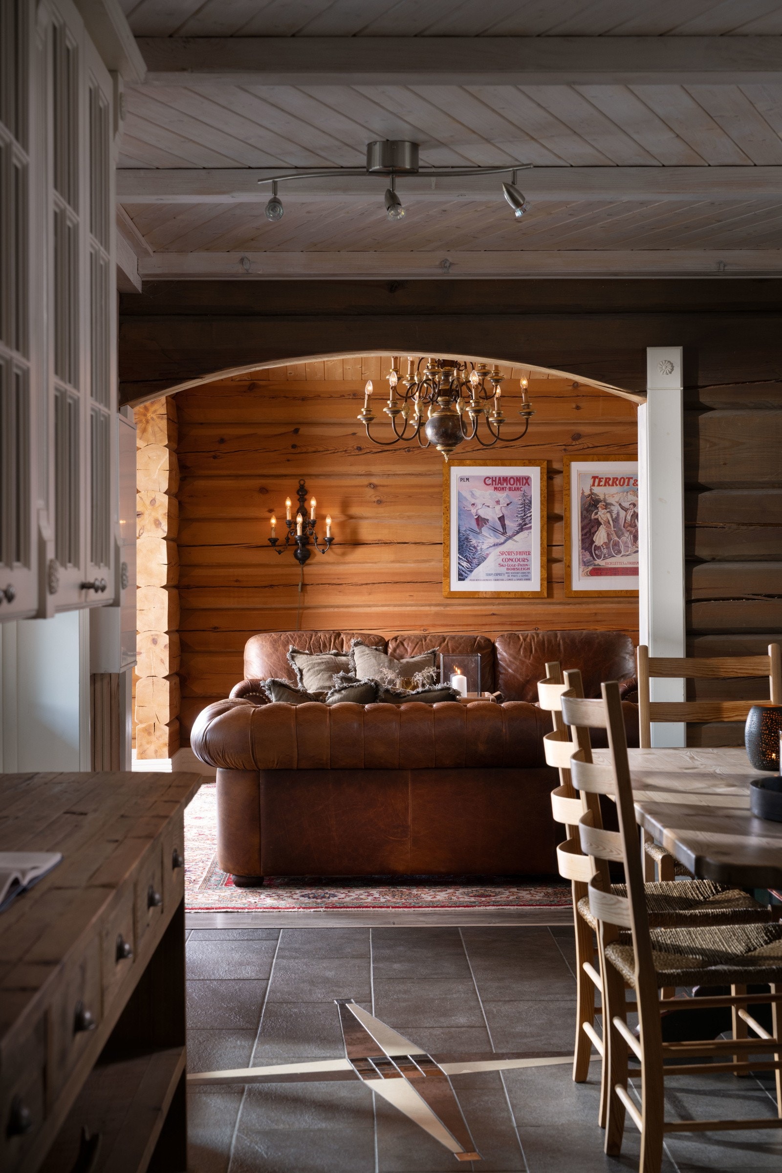 Den buede veggen mellom stue og kjøkken gir det lille ekstra Galleribilde