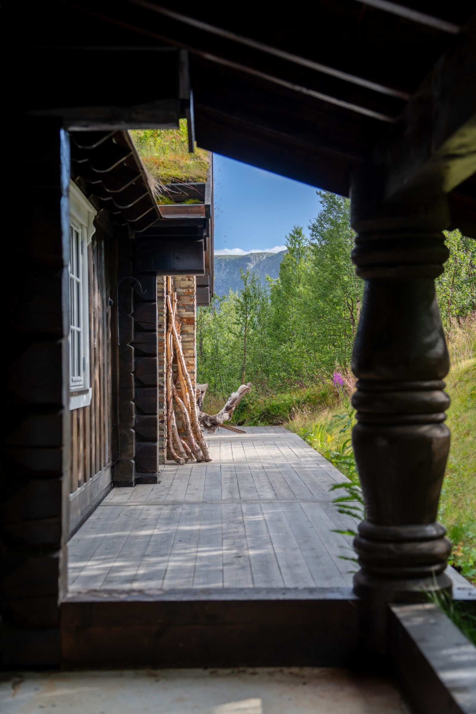 Det er bygget svalgang ved inngangsparti Galleribilde