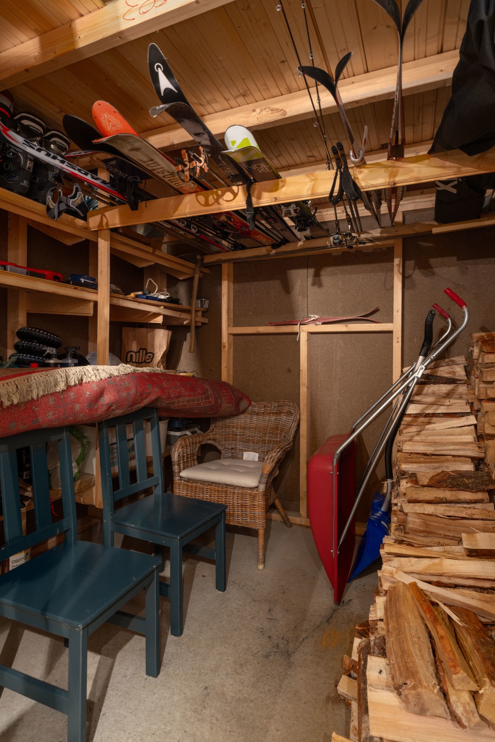 Ekstern bod med god plass til alt man trenger til fjells Galleribilde