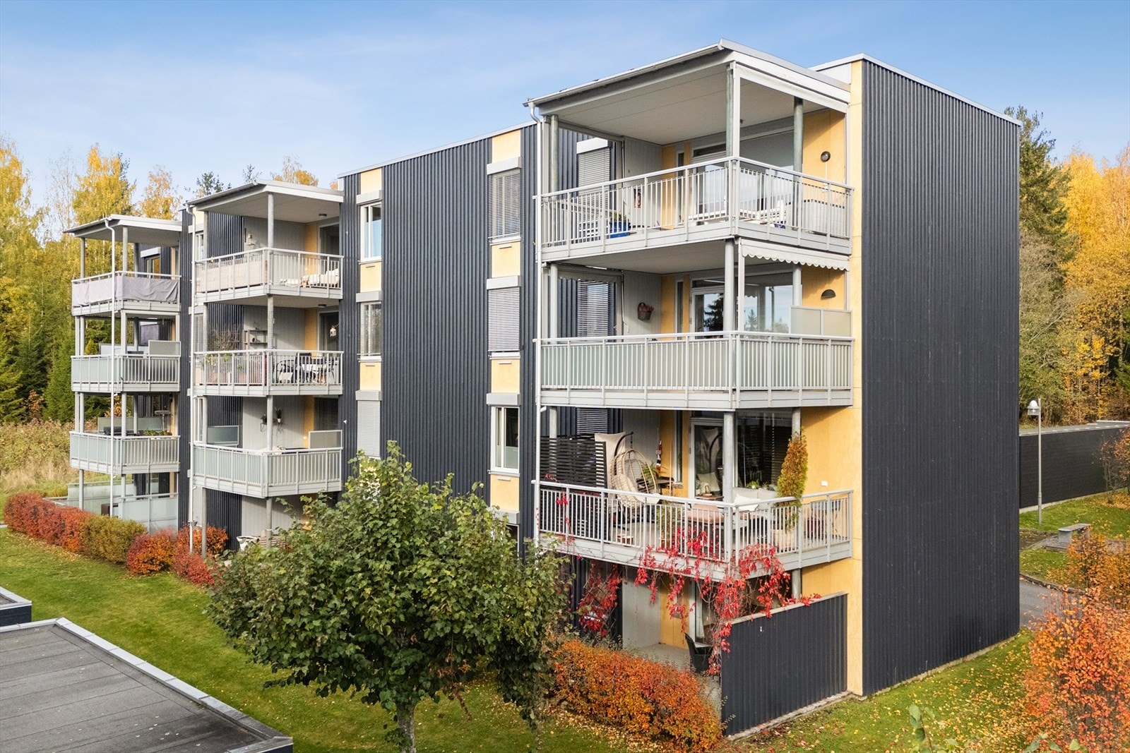 Leiligheten i 1. etasje sentralt på Mæhlumsløkka, med kort vei til Hamar sentrum. Galleribilde