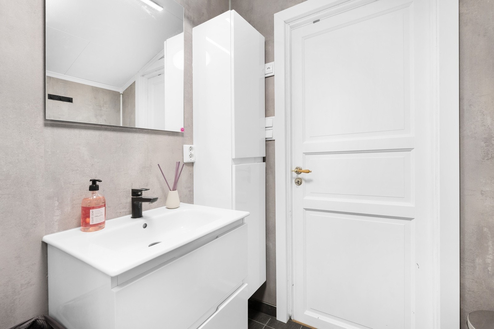 Badet har også varmekabler i gulvet for ekstra komfort Galleribilde