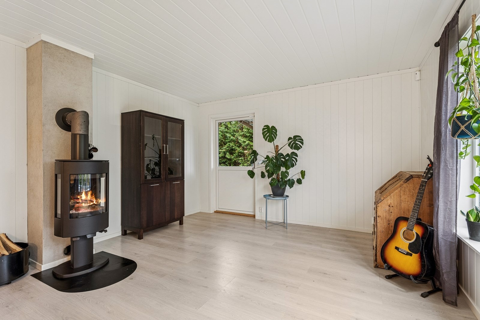 Fra stuen er det direkte utgang til en sørvendt terrasse på 30 m². Galleribilde