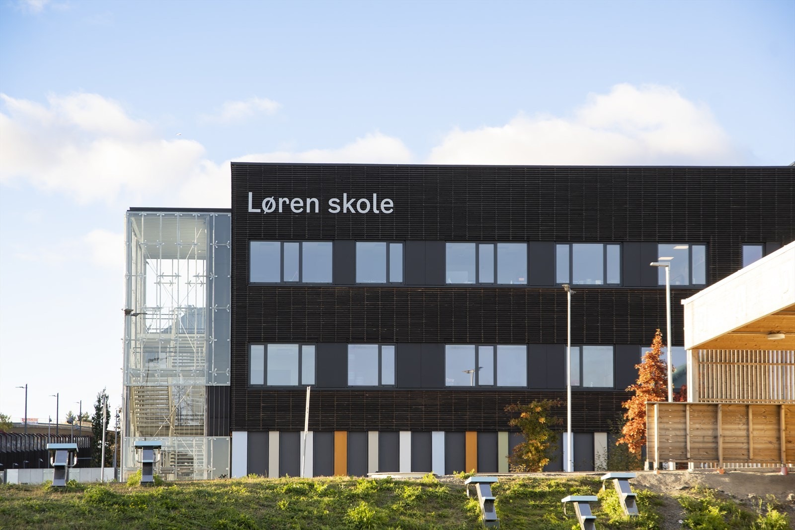 Det er kort vei til Løren skole i området. Galleribilde