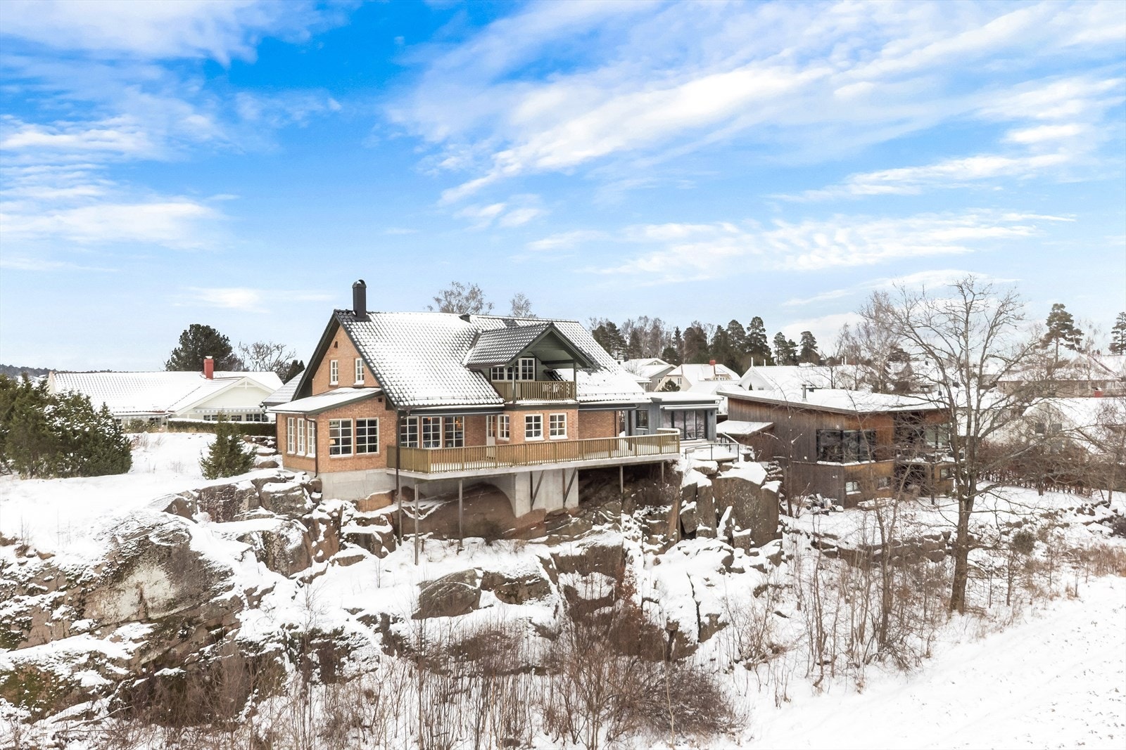 Boligen har en gjennomtenkt og velfungerende planløsning som går over to plan. Galleribilde