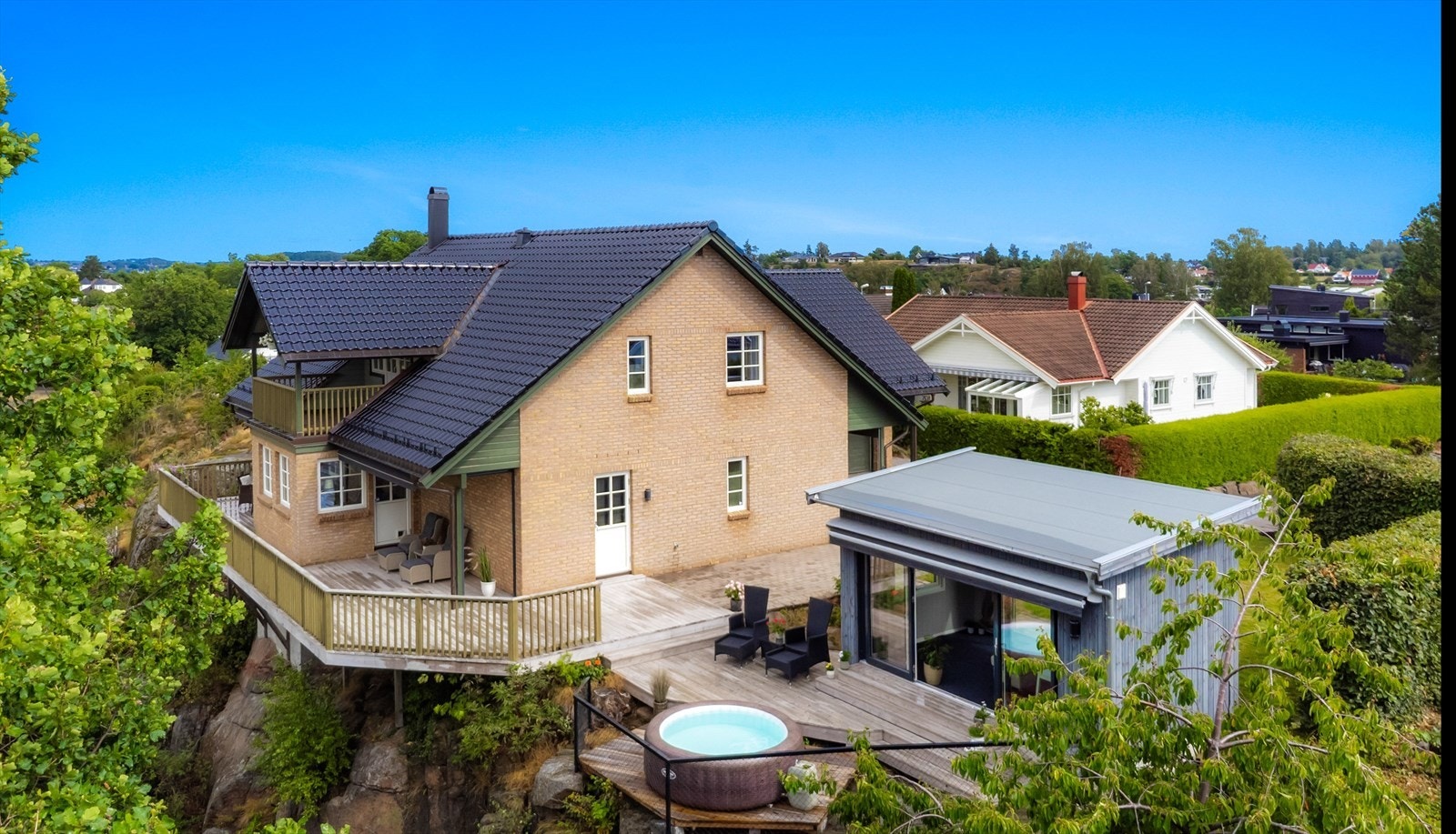 Velkommen til Gneisveien 5 som presenteres av eiendomsmegler Maiken B. Paulsen og Henning Grødem Galleribilde