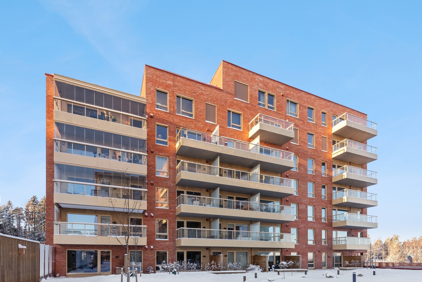 Fasade – moderne nybygg på populære Rolvsrud Arena. Galleribilde