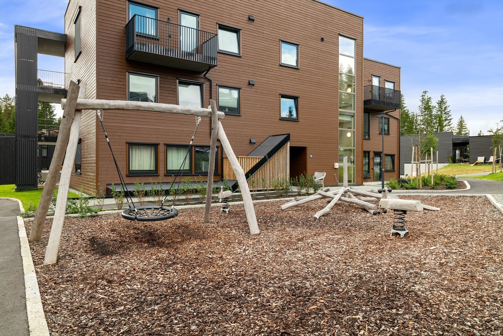 "Styret er velfungerende, med en erfaren og driftig styreleder og engasjerte styremedlemmer fra både rekkehusene og leilighetene. Vi opplever styret som tilgjengelige, behjelpelige og løsningsorienterte." Galleribilde